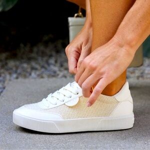 REEF LAY DAY SEAS SNEAKER. SIZE 8 NWT